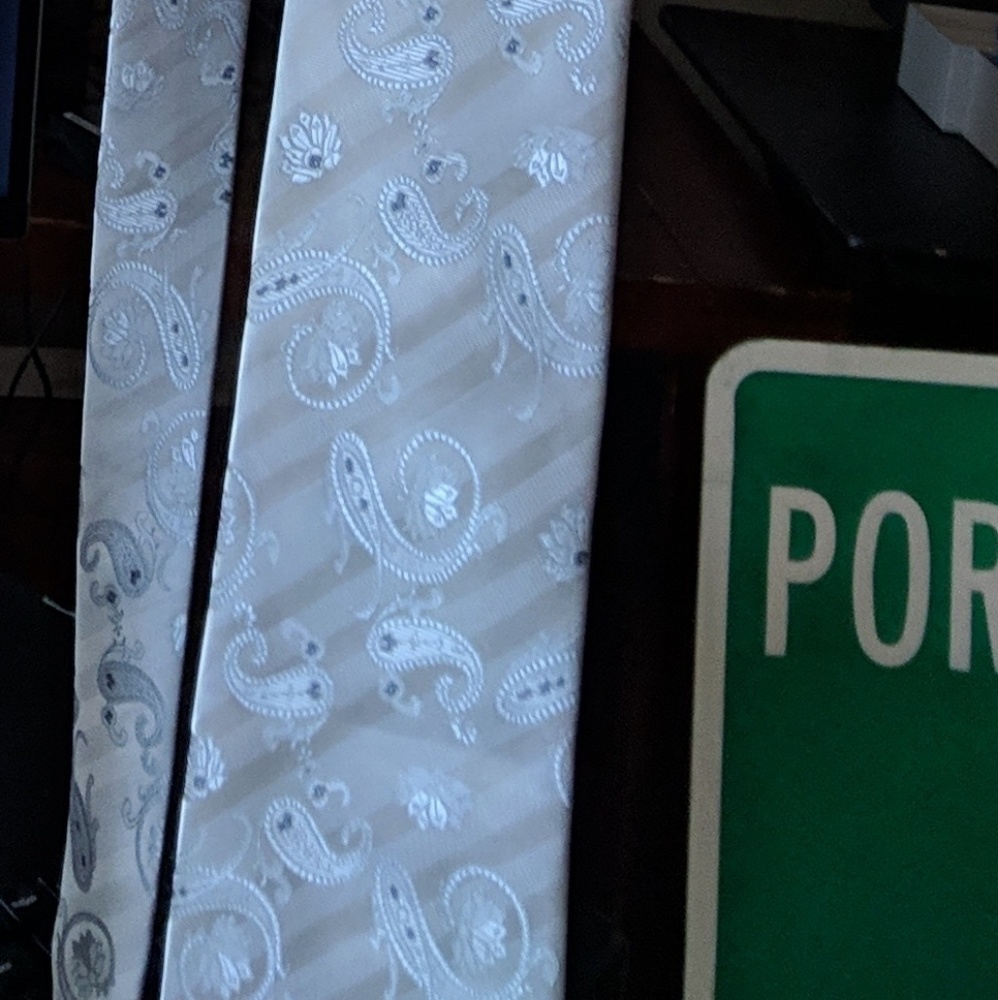 Paisley style needle inlay light color (silver )